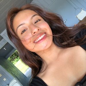 Meet your Posher, Mena